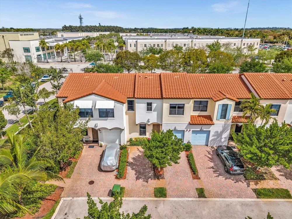 20973 NW 1st Dr Pembroke Pines, FL 33029