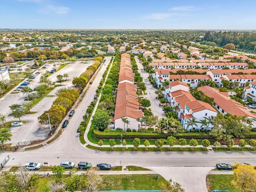 20973 NW 1st Dr Pembroke Pines, FL 33029