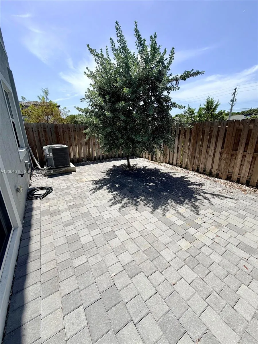 11830 NW 46th St Coral Springs, FL 33076