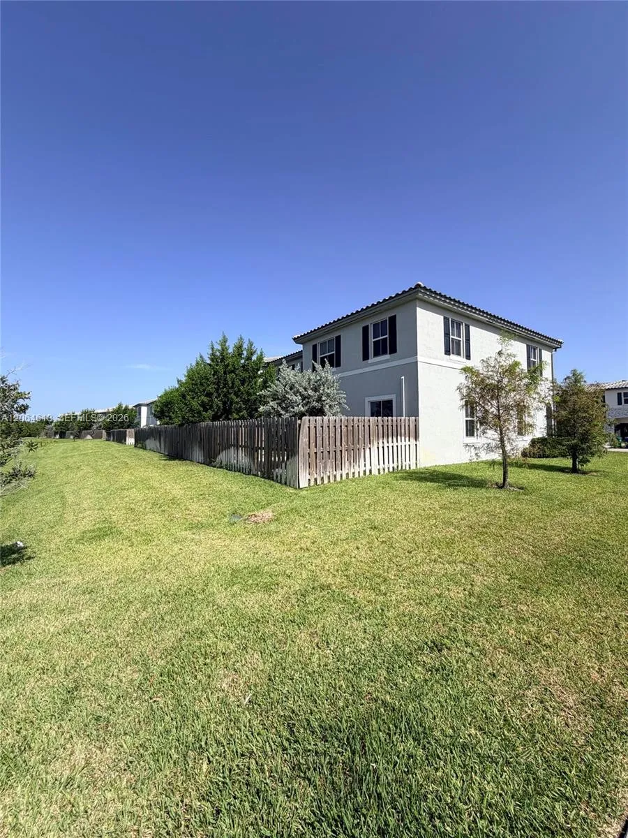11830 NW 46th St Coral Springs, FL 33076