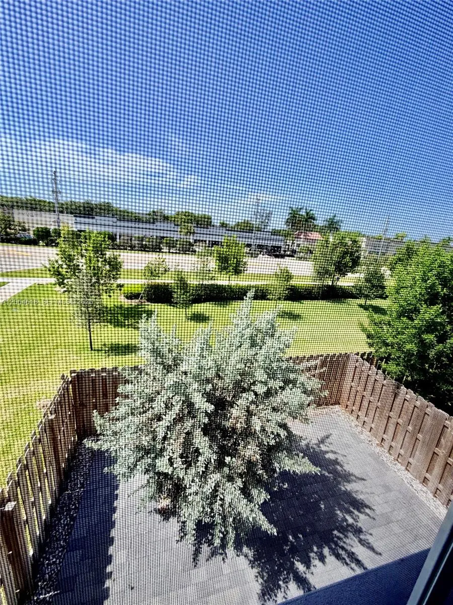 11830 NW 46th St Coral Springs, FL 33076