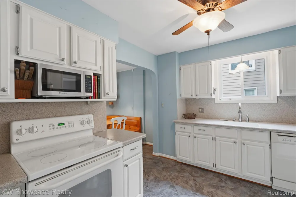 2071 Dorothea Road Berkley City, MI 48072