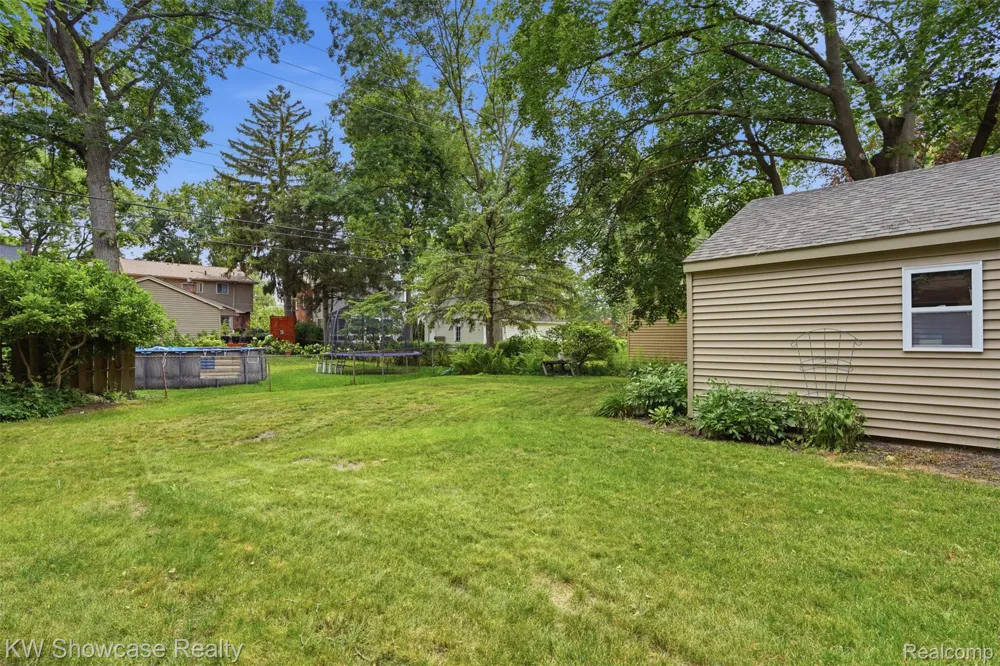 2071 Dorothea Road Berkley City, MI 48072