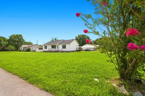 109 Anna Ln
