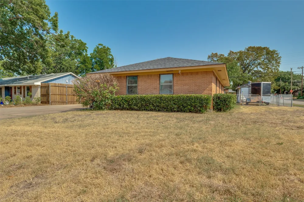 303 Merribrook Trail Duncanville, TX 75116