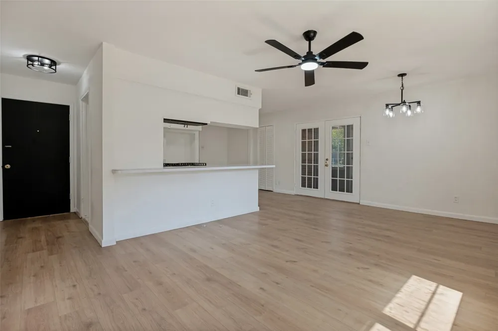 303 Merribrook Trail Duncanville, TX 75116