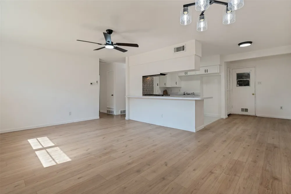 303 Merribrook Trail Duncanville, TX 75116