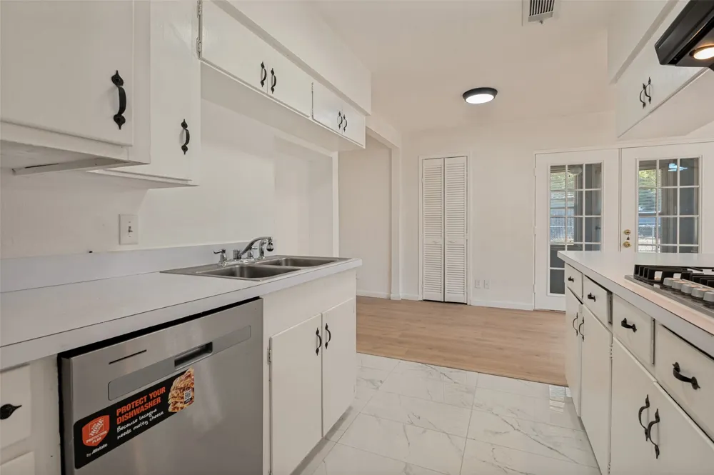 303 Merribrook Trail Duncanville, TX 75116