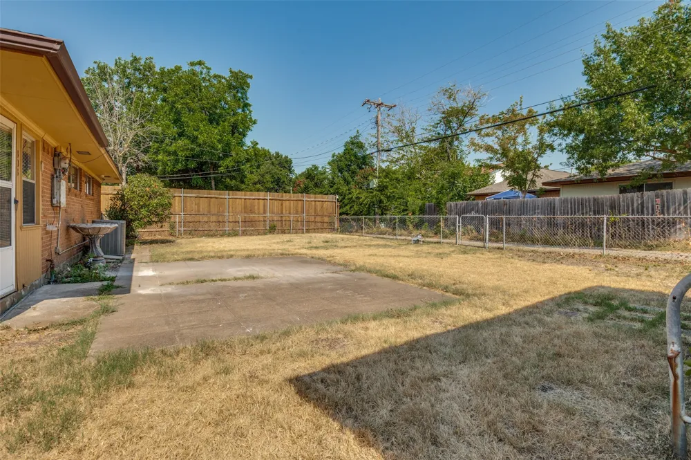 303 Merribrook Trail Duncanville, TX 75116