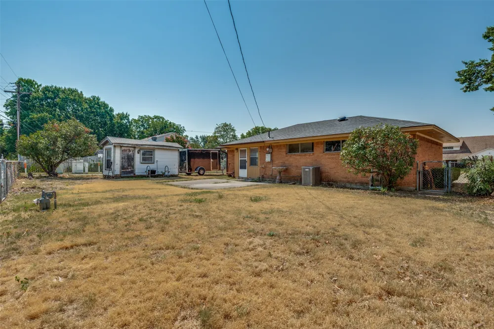 303 Merribrook Trail Duncanville, TX 75116
