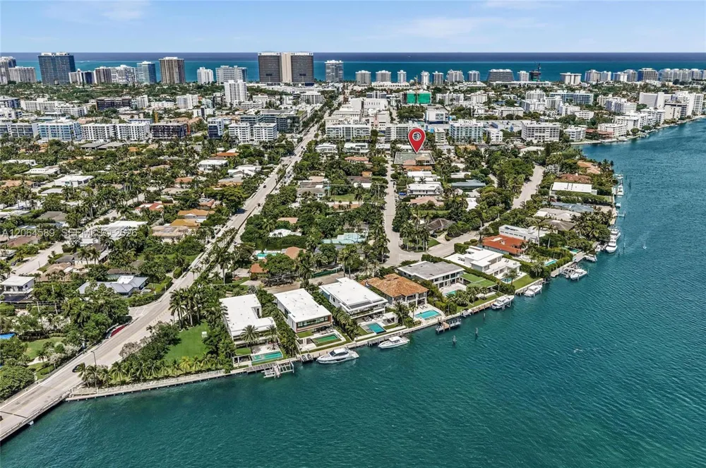 9450 E Broadview Dr Bay Harbor Islands, FL 33154