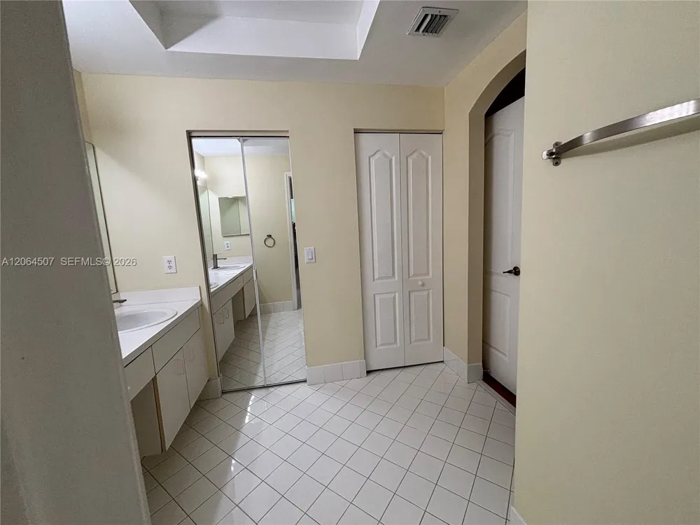 11440 NW 50th Ter Doral, FL 33178