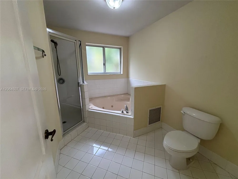 11440 NW 50th Ter Doral, FL 33178