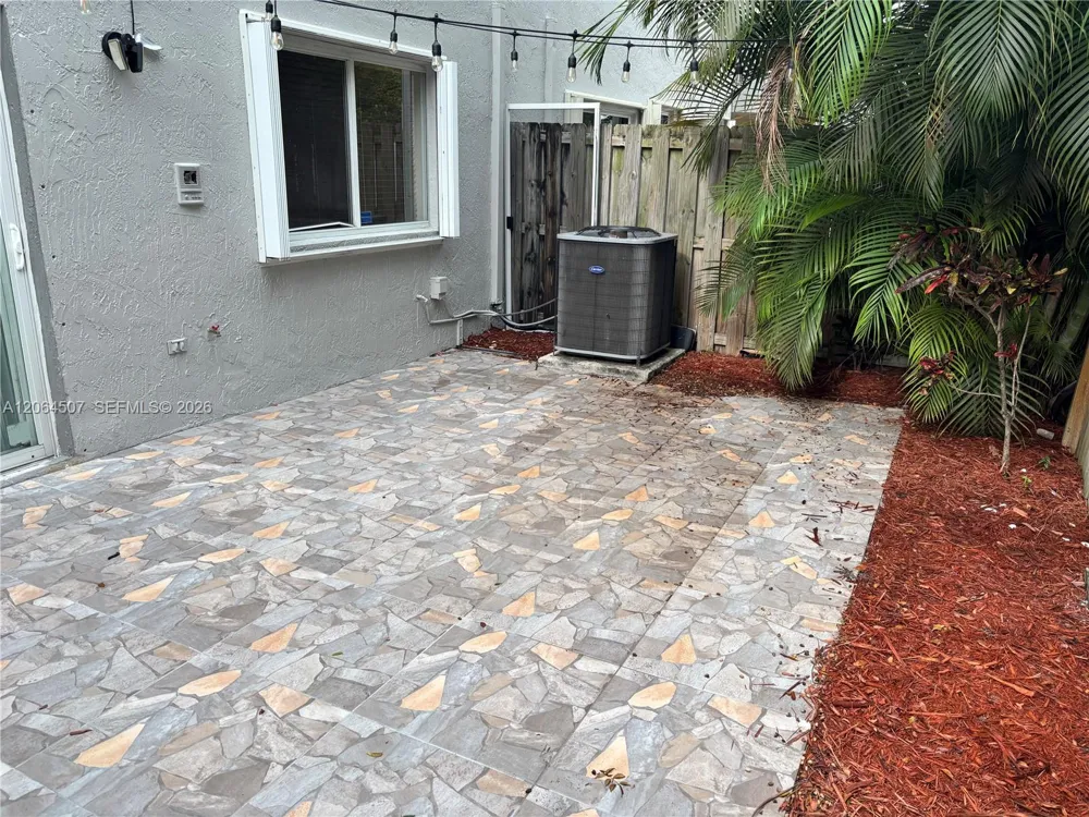 11440 NW 50th Ter Doral, FL 33178