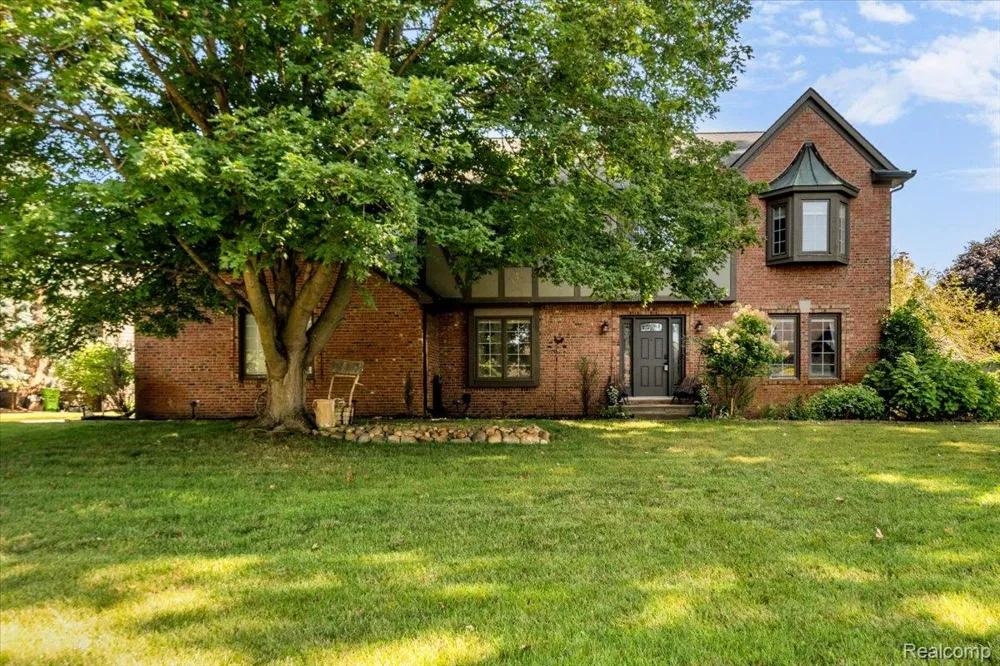 2765 Hunter Heights Drive SW West Bloomfield Charter Township, MI 48324