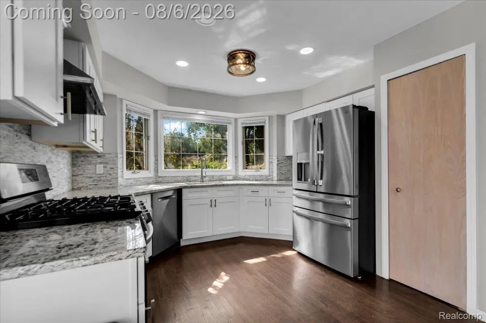 2765 Hunter Heights Drive SW West Bloomfield Charter Township, MI 48324