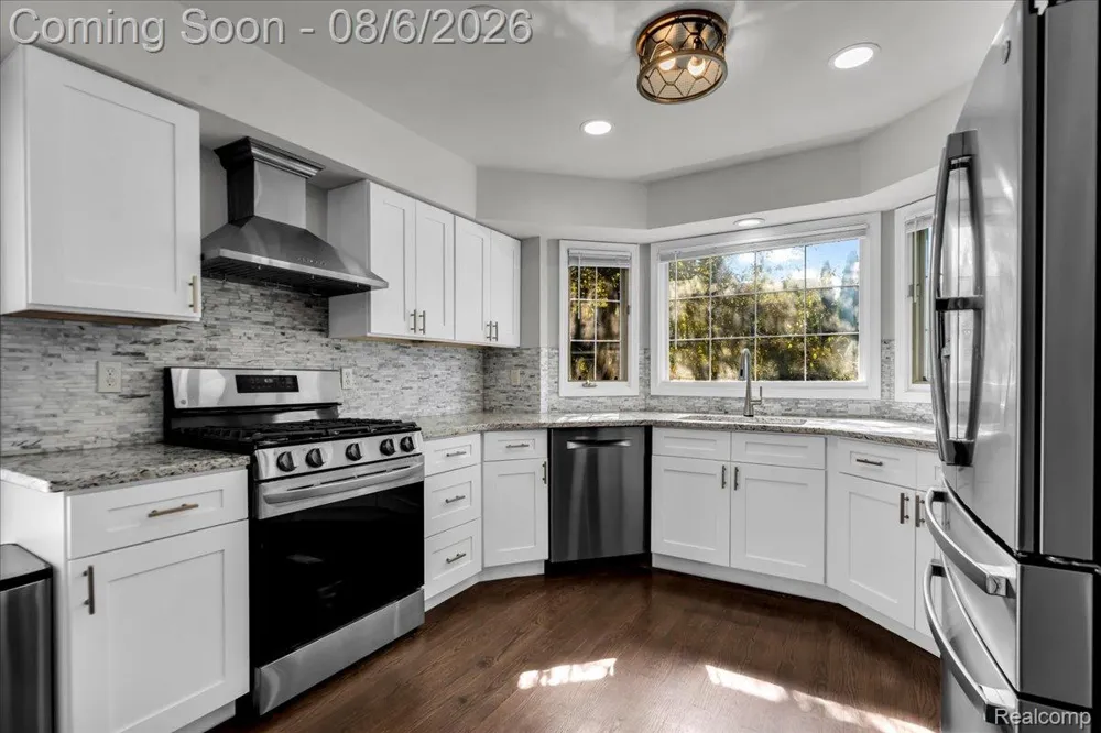 2765 Hunter Heights Drive SW West Bloomfield Charter Township, MI 48324