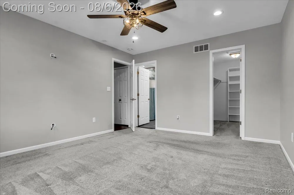 2765 Hunter Heights Drive SW West Bloomfield Charter Township, MI 48324