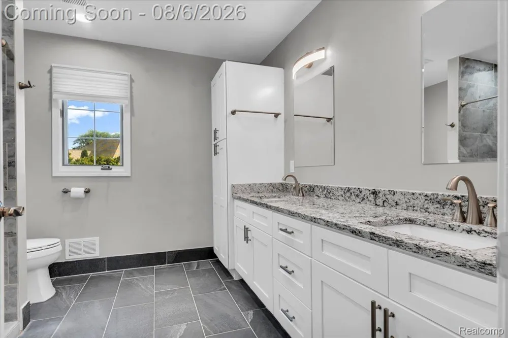 2765 Hunter Heights Drive SW West Bloomfield Charter Township, MI 48324