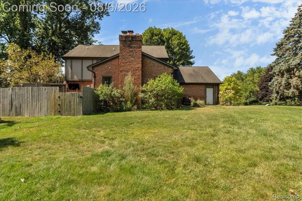 2765 Hunter Heights Drive SW West Bloomfield Charter Township, MI 48324
