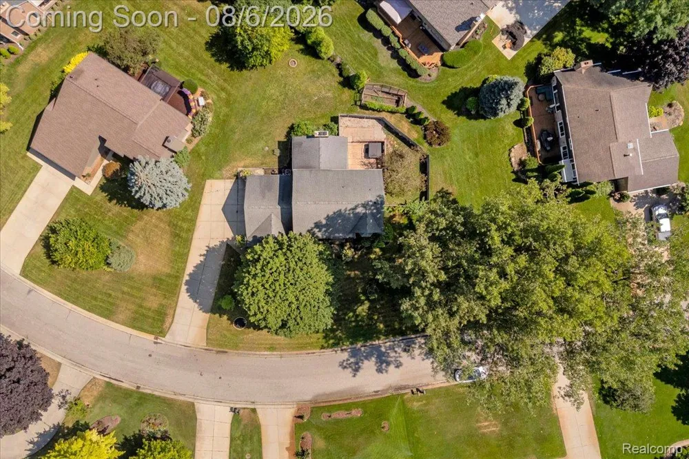 2765 Hunter Heights Drive SW West Bloomfield Charter Township, MI 48324