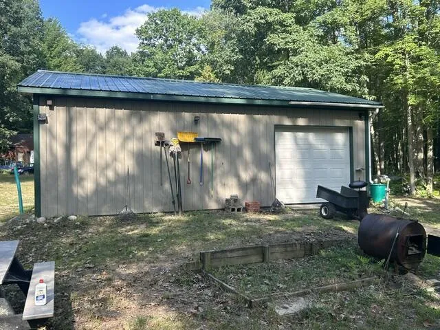 9841 River Road Morton Township, MI 49332