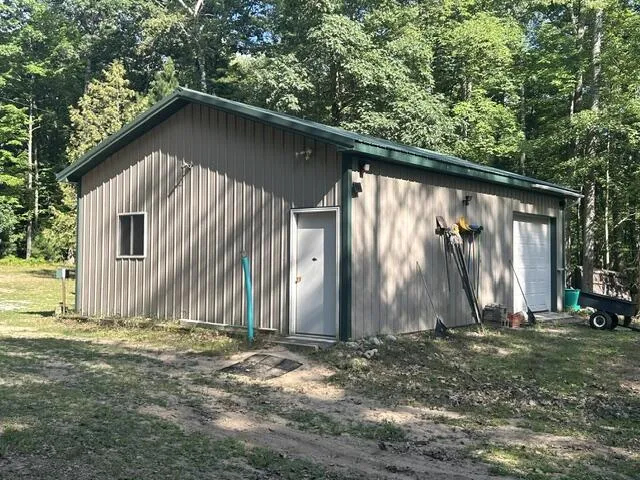 9841 River Road Morton Township, MI 49332