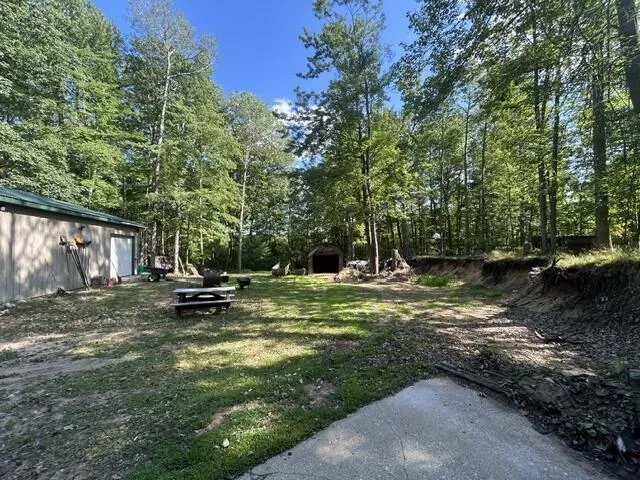 9841 River Road Morton Township, MI 49332