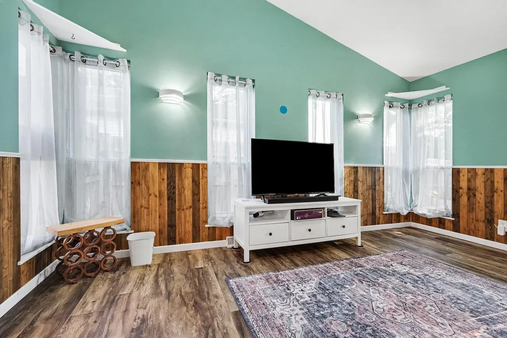 5562 Osborne Avenue SE Kentwood City, MI 49548