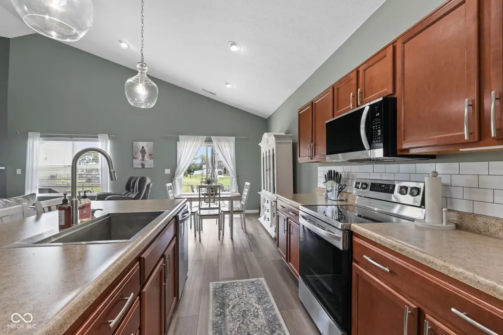 89 Larimar Way Whiteland, IN 46184
