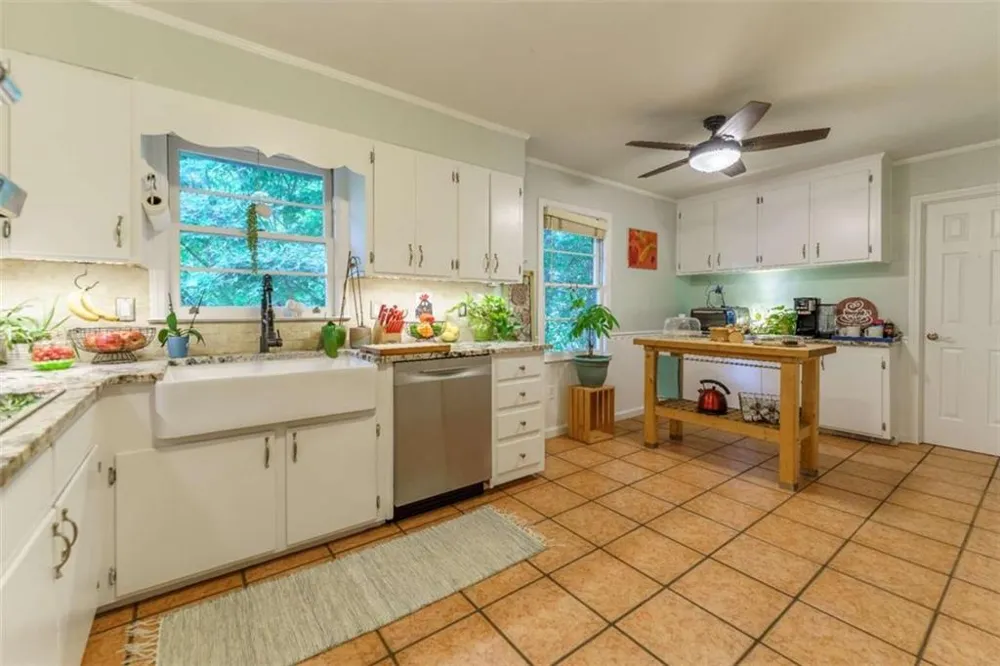 759 Riverhill Drive Athens, GA 30606