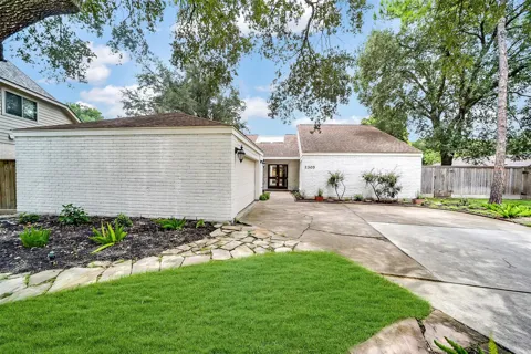 2303 Willow Lake Drive