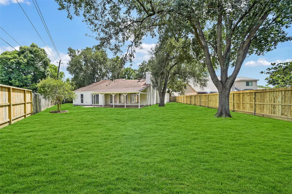 2303 Willow Lake Drive Houston, TX 77077