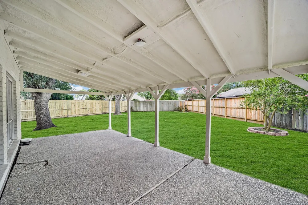 2303 Willow Lake Drive Houston, TX 77077