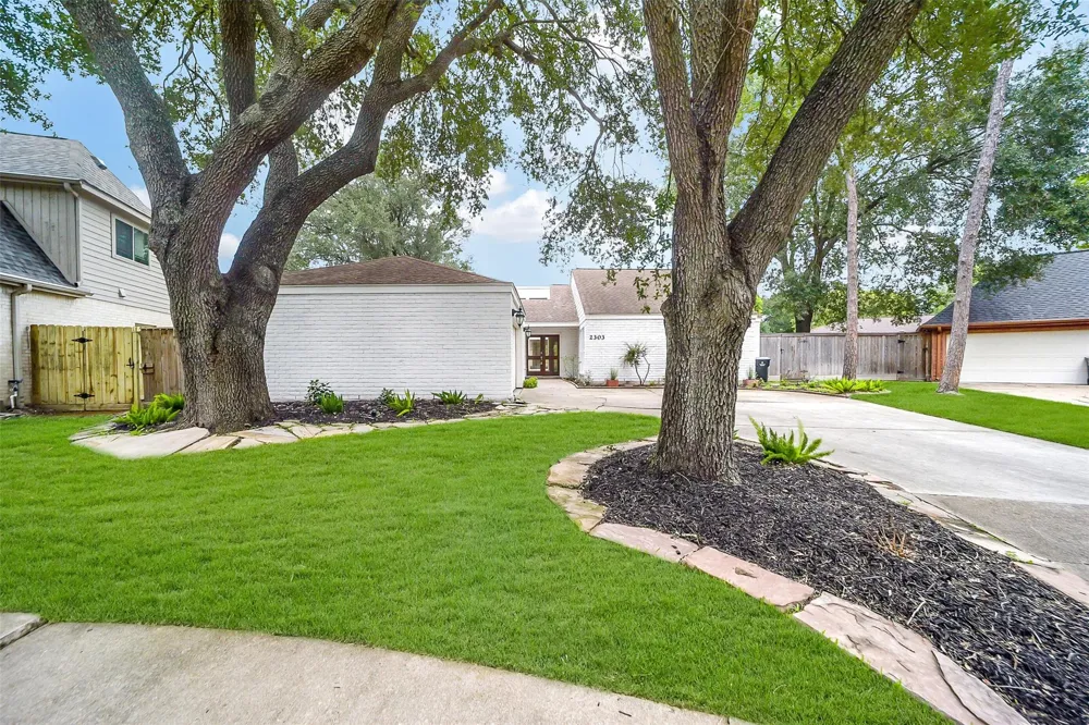 2303 Willow Lake Drive Houston, TX 77077