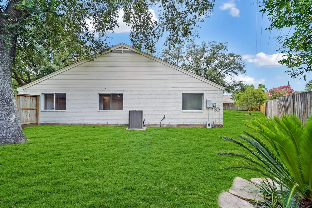 2303 Willow Lake Drive Houston, TX 77077
