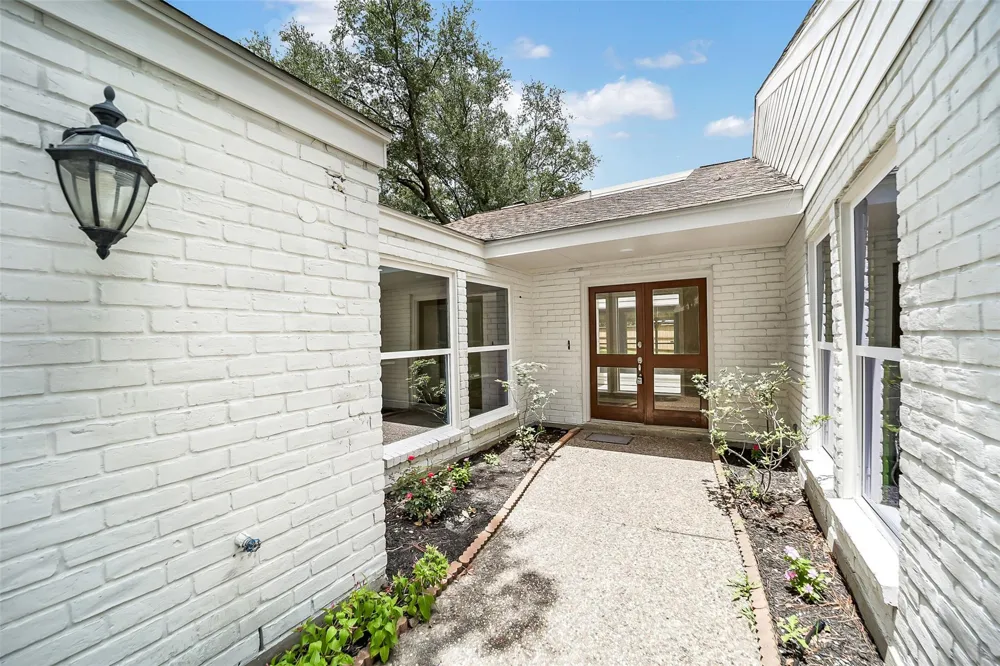 2303 Willow Lake Drive Houston, TX 77077