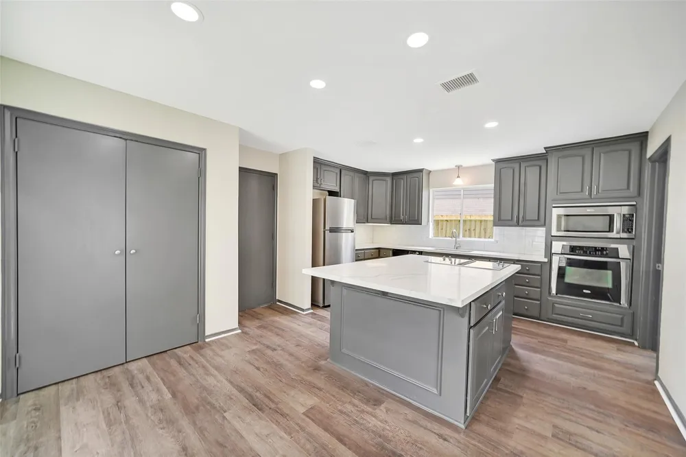 2303 Willow Lake Drive Houston, TX 77077