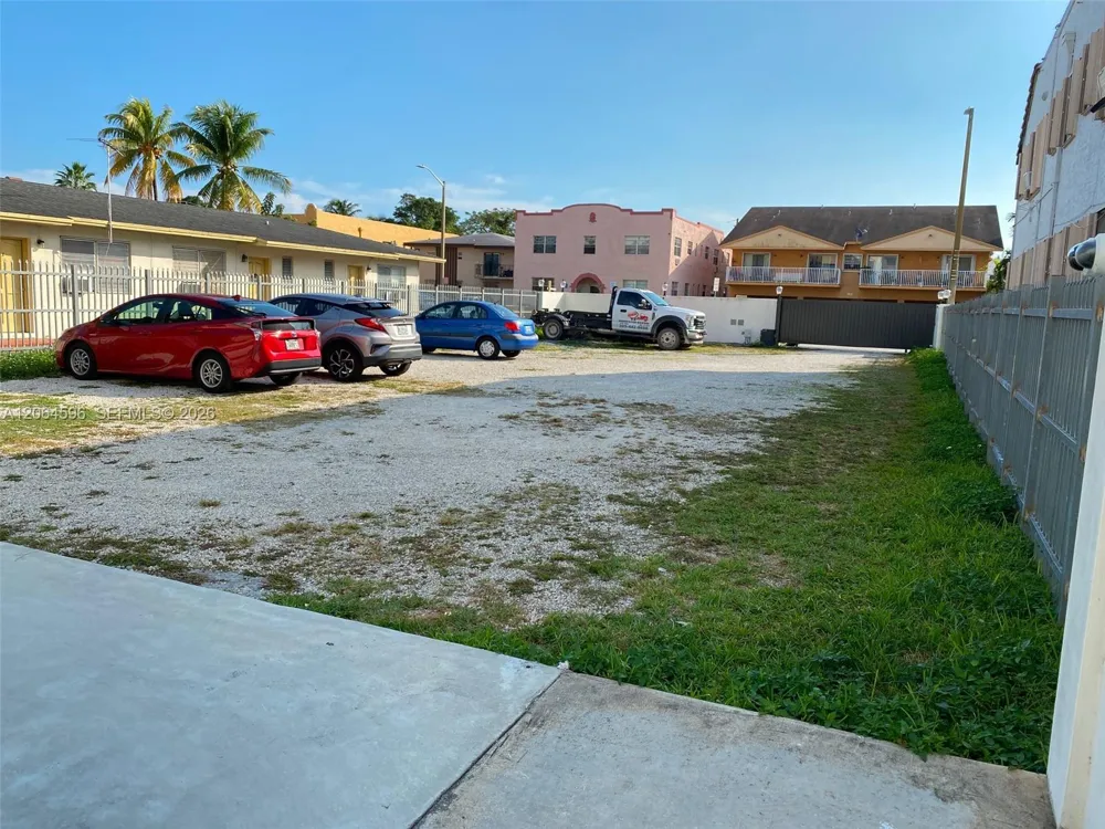 2268 SW 8th St #5 Miami, FL 33135