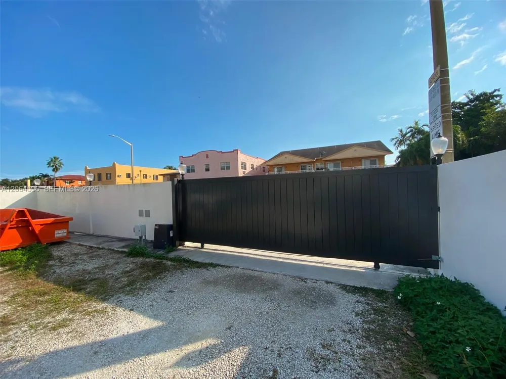 2268 SW 8th St #5 Miami, FL 33135