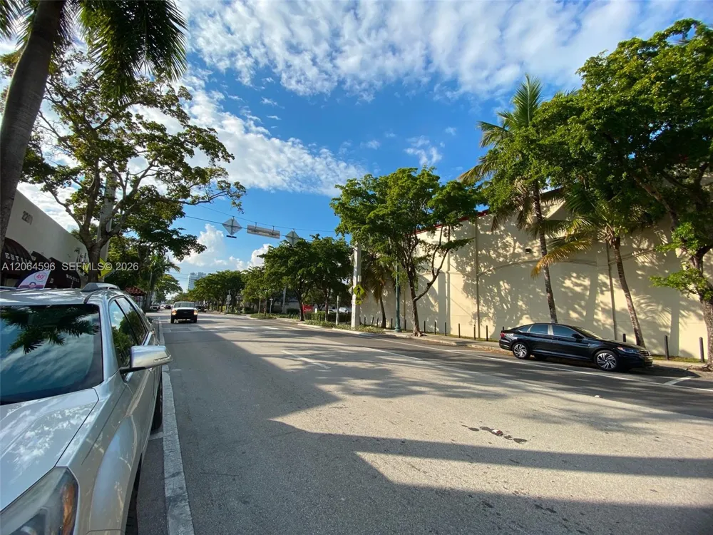 2268 SW 8th St #5 Miami, FL 33135