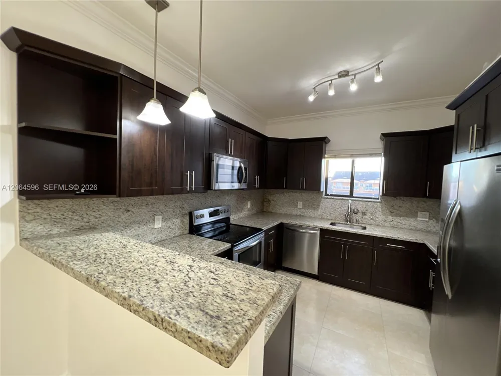 2268 SW 8th St #5 Miami, FL 33135