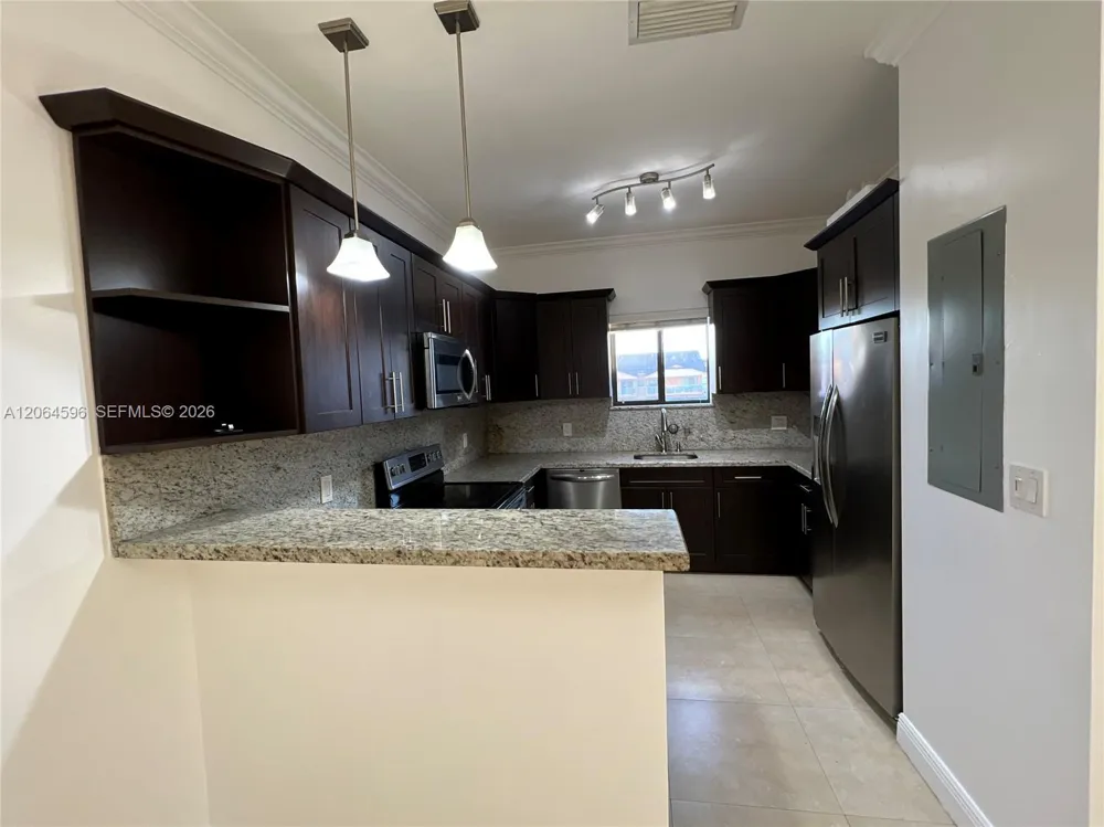 2268 SW 8th St #5 Miami, FL 33135
