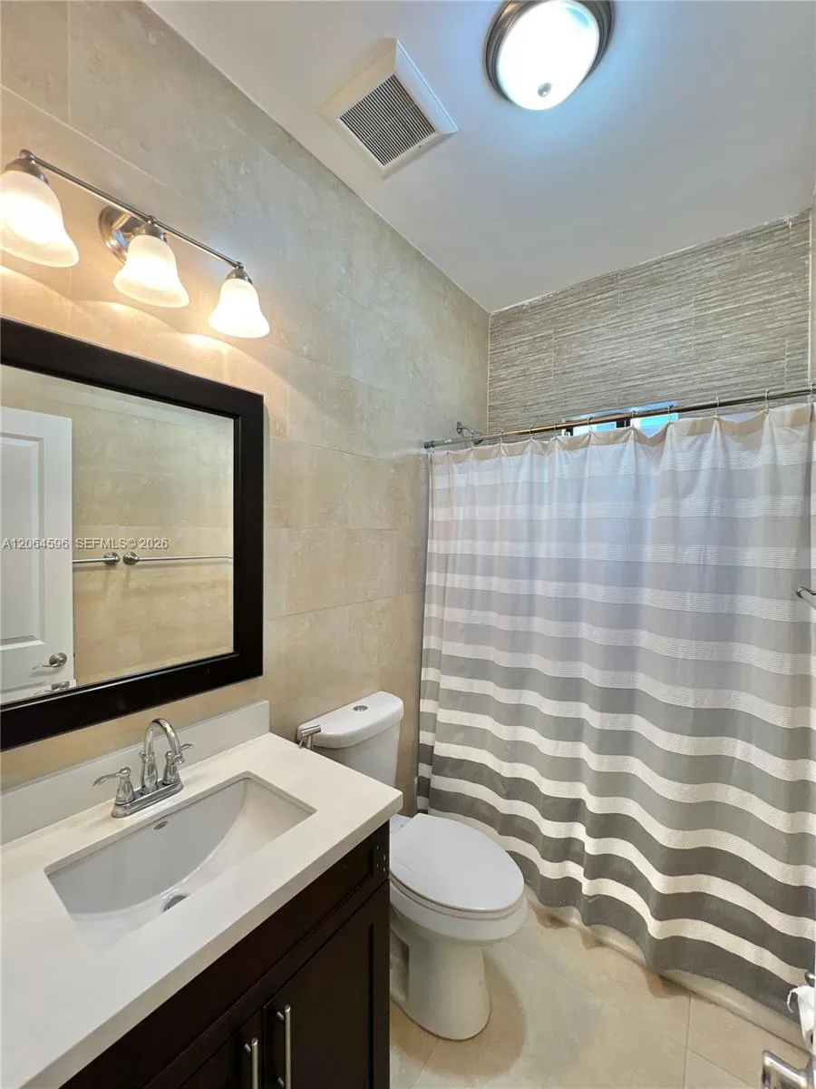 2268 SW 8th St #5 Miami, FL 33135