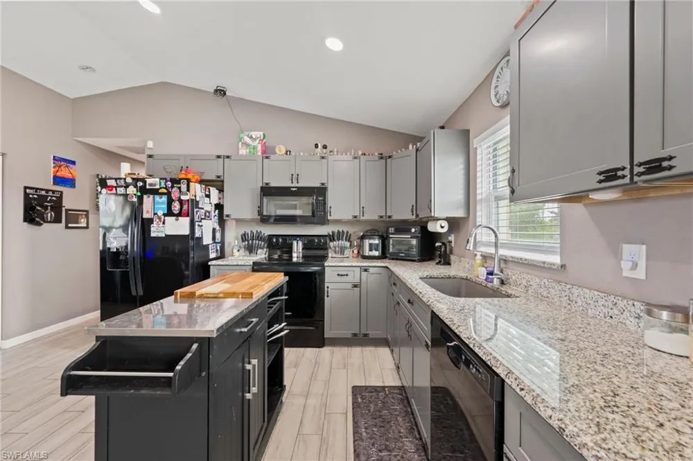 5011 Dania Circle Labelle, FL 33935
