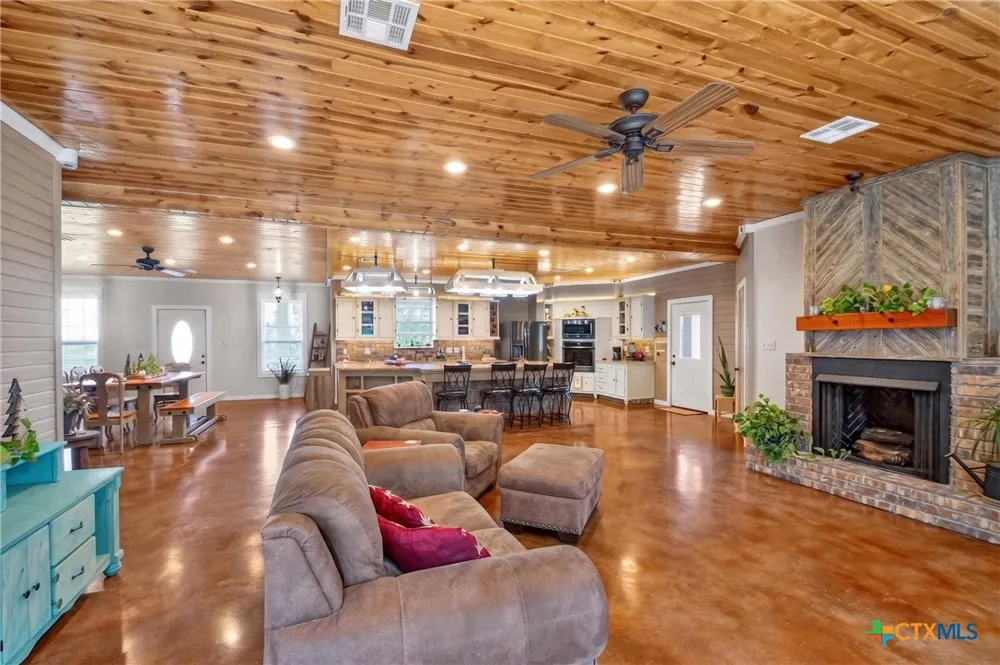 655 Highway 236 Moody, TX 76557