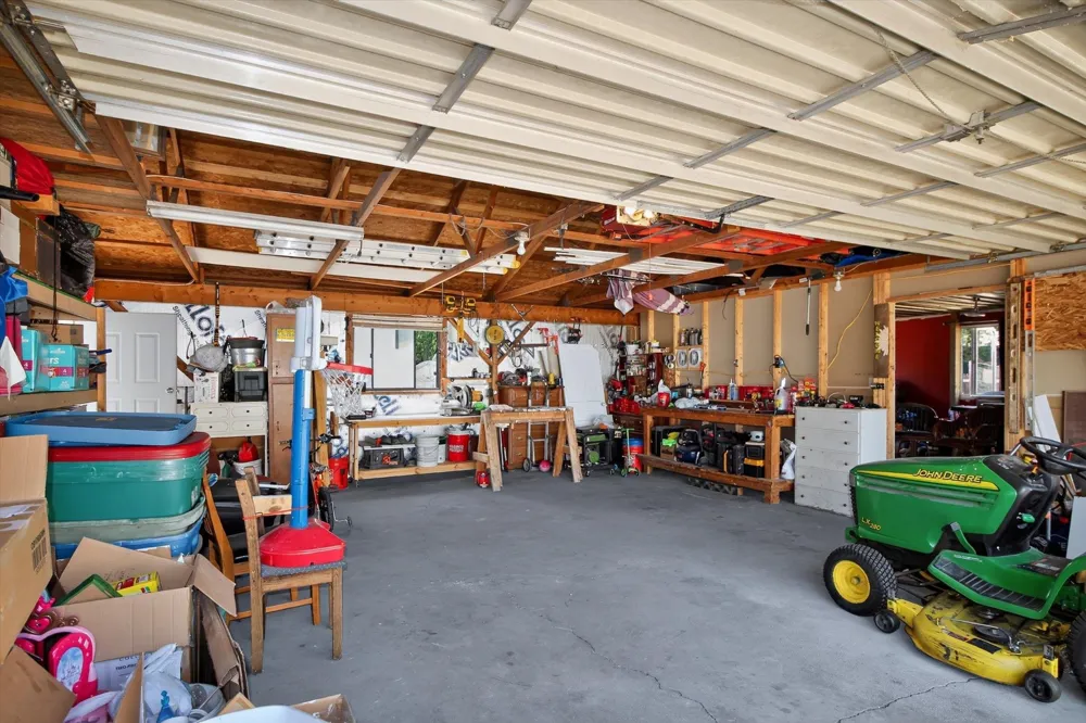 204 S Hodges Drive Fulton Township, MI 48871