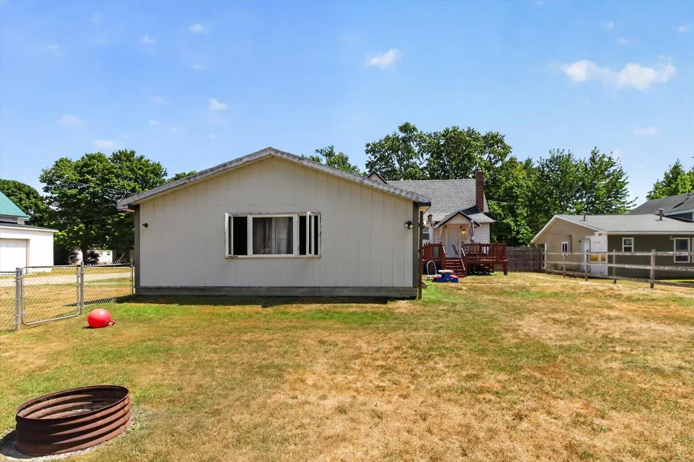 204 S Hodges Drive Fulton Township, MI 48871