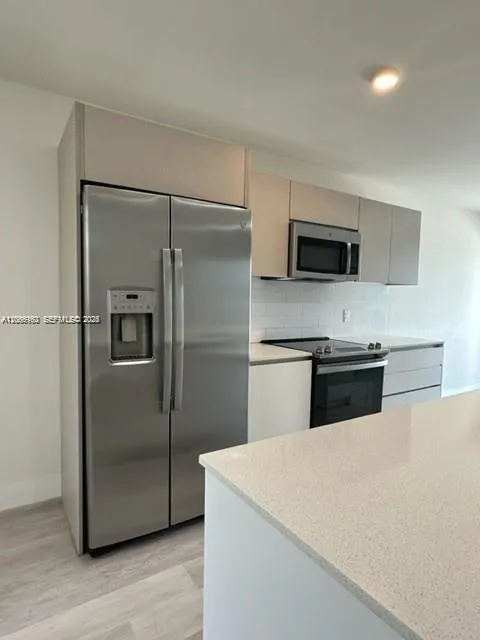 2561 NE 193rd St #1208 Miami, FL 33180