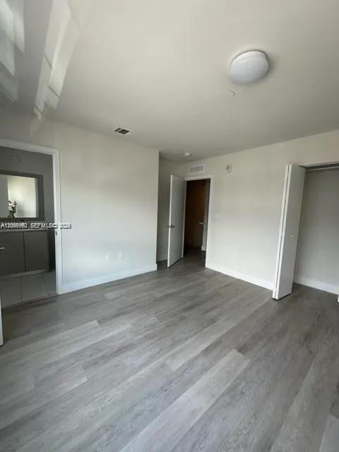 2561 NE 193rd St #1208 Miami, FL 33180